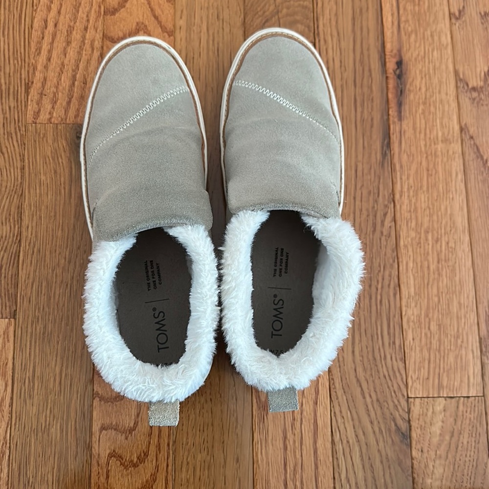 Toms slip on shoes/sneakers